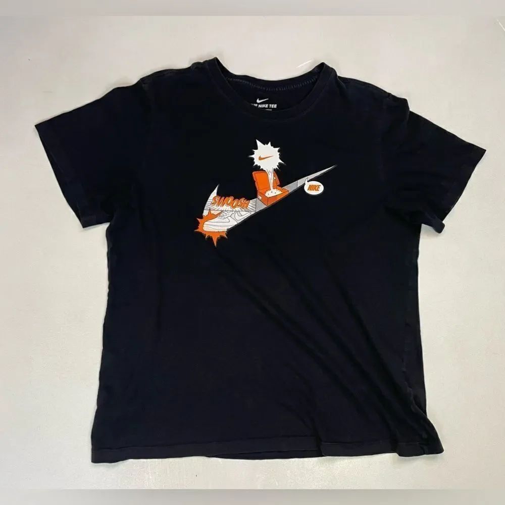 Nike Manga Swoosh Graphic T-shirt Men Large Black Short Sleeve CT6523 010